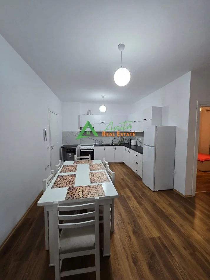 Tirane, jepet me qera apartament 2+1 Kati 4, 111 m² 650 € (Ali Demi)