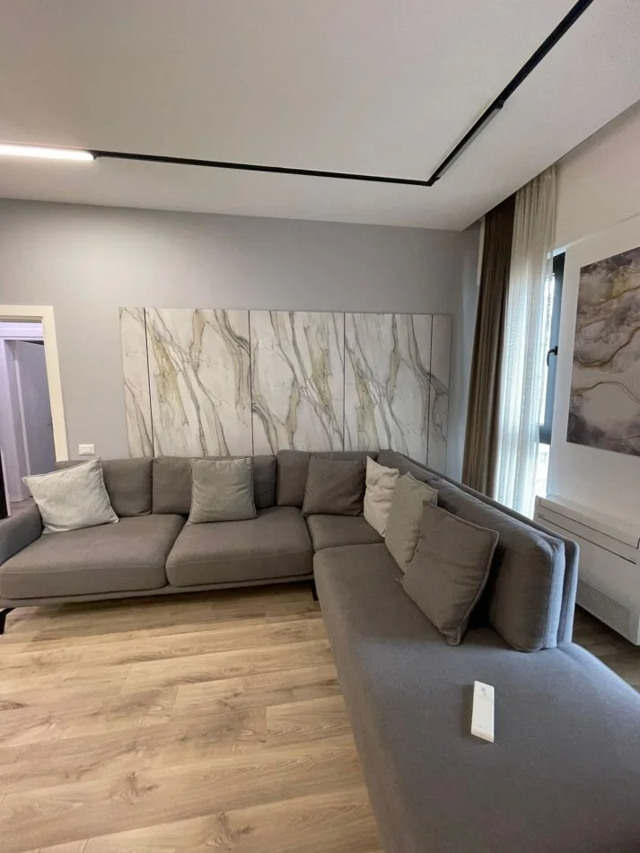 Shqiperi, jepet me qera apartament 1+1 Kati 8, 75 m² 850 € (SQUARE 21)