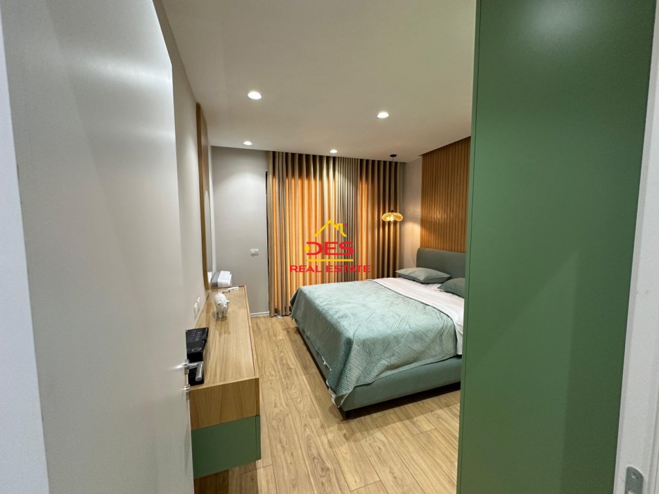 Vlore, jepet me qera apartament 1+1+Ballkon Kati 8, 70 m² 500 € (Rruga Murat Tërbaçi)