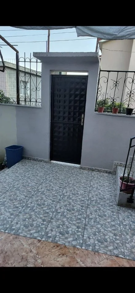 Tirane, jepet me qera shtepi 2+1+Aneks+Ballkon Kati 1, 91 m² 350 € (Xhafize Keko)