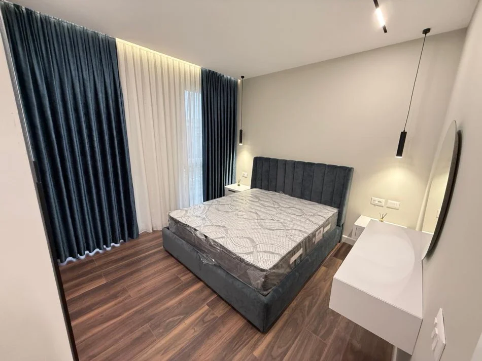 Tirane, jepet me qera apartament 1+1 Kati 4, 65 m² 650 € (Simon gjoni)