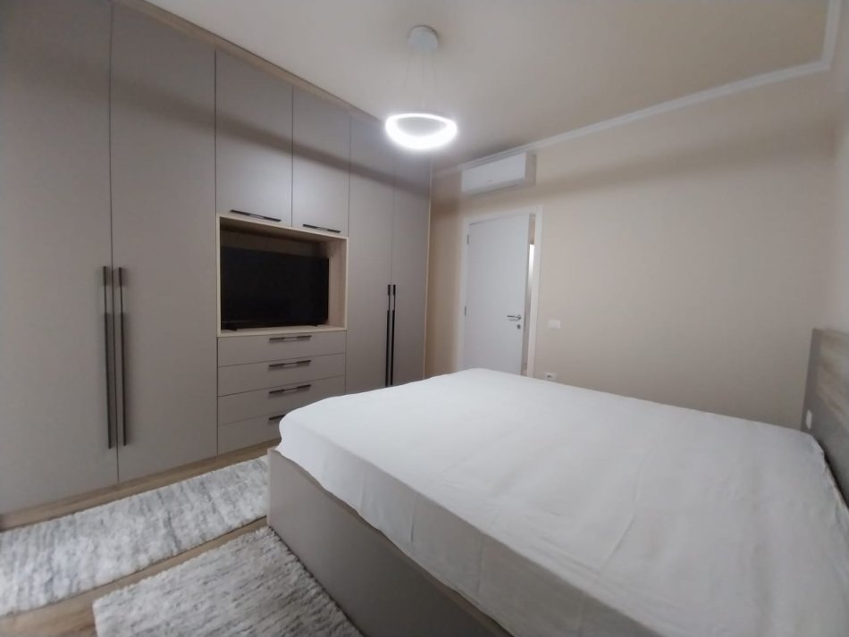Tirane, jap me qera apartament 1+1+Ballkon Kati 3, 80 m² 900 € (liqeni i thate)
