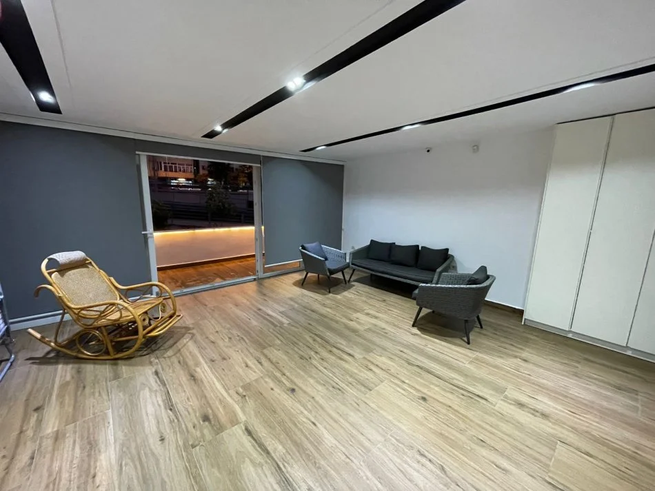 Tirane, jepet me qera apartament 2+1+Ballkon Kati 5, 120 m² 1.000 € (Komuna e Parisit)