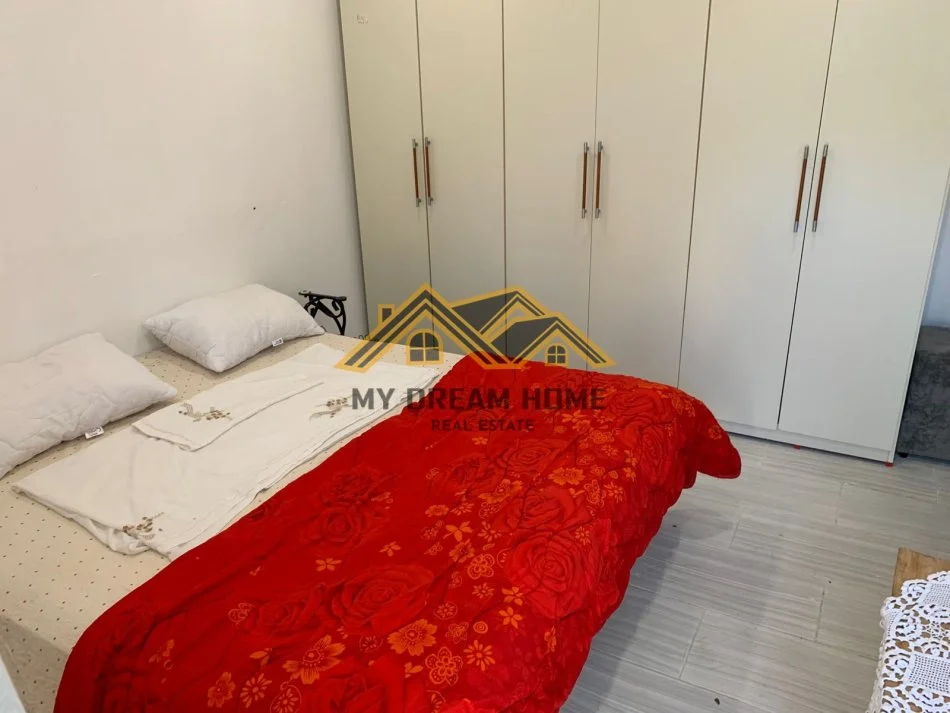 Durres, jepet me qera shtepi 2+1 Kati 0, 200 m² 250 € (SEKTIOR RINIA)