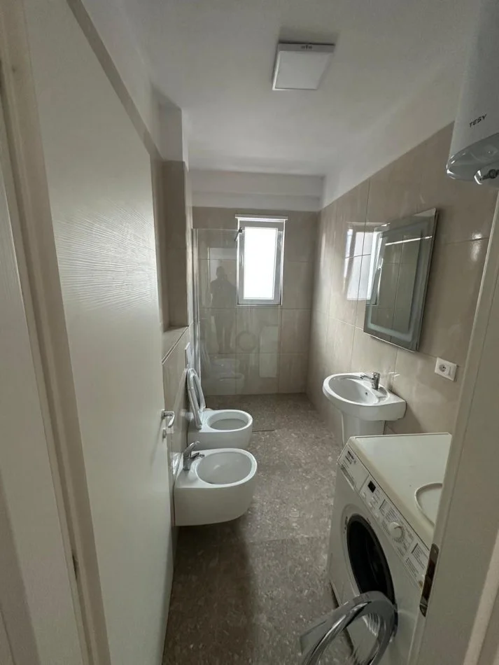 Tirane, jepet me qera apartament 2+1+Ballkon Kati 4, 90 m² 500 € (Residenca Klensi Astir)