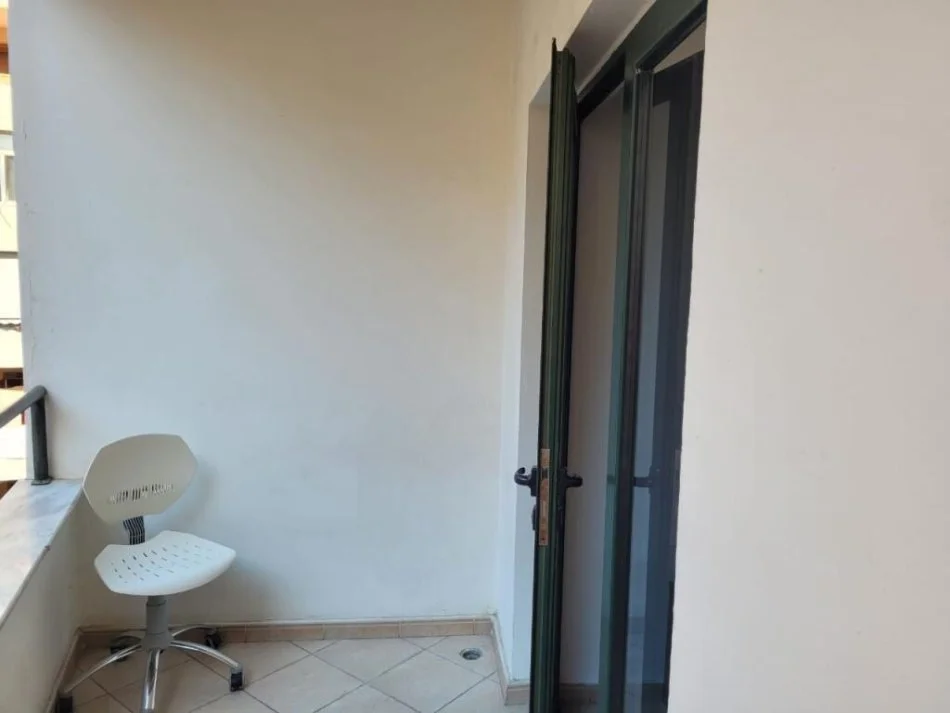Tirane, jepet me qera apartament 1+1+Ballkon Kati 6, 75 m² 550 € (Stacioni Trenit, rruga Rreshit Petrela)