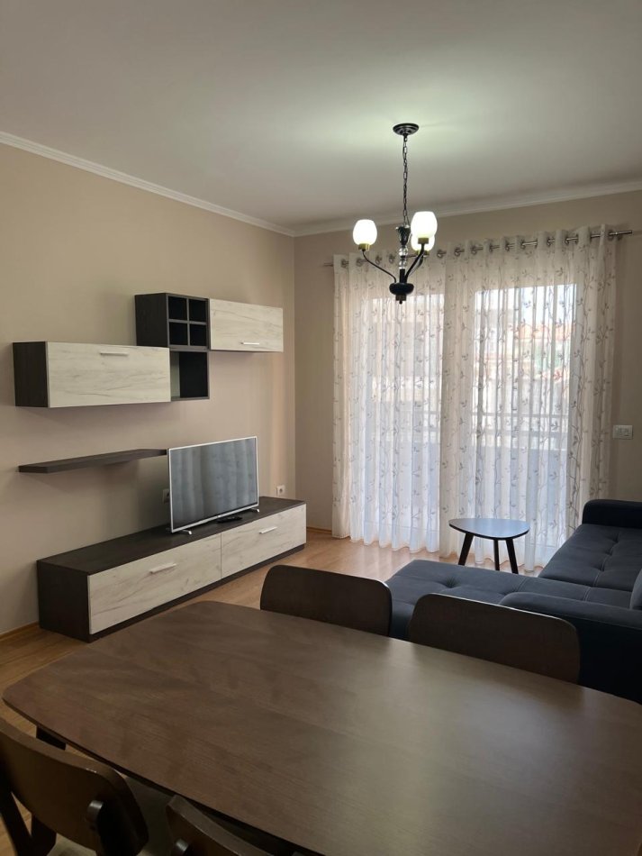 Tirane, jepet me qera apartament 1+1+Ballkon Kati 3, 70 m² 750 € (Rruga e Kavajes)