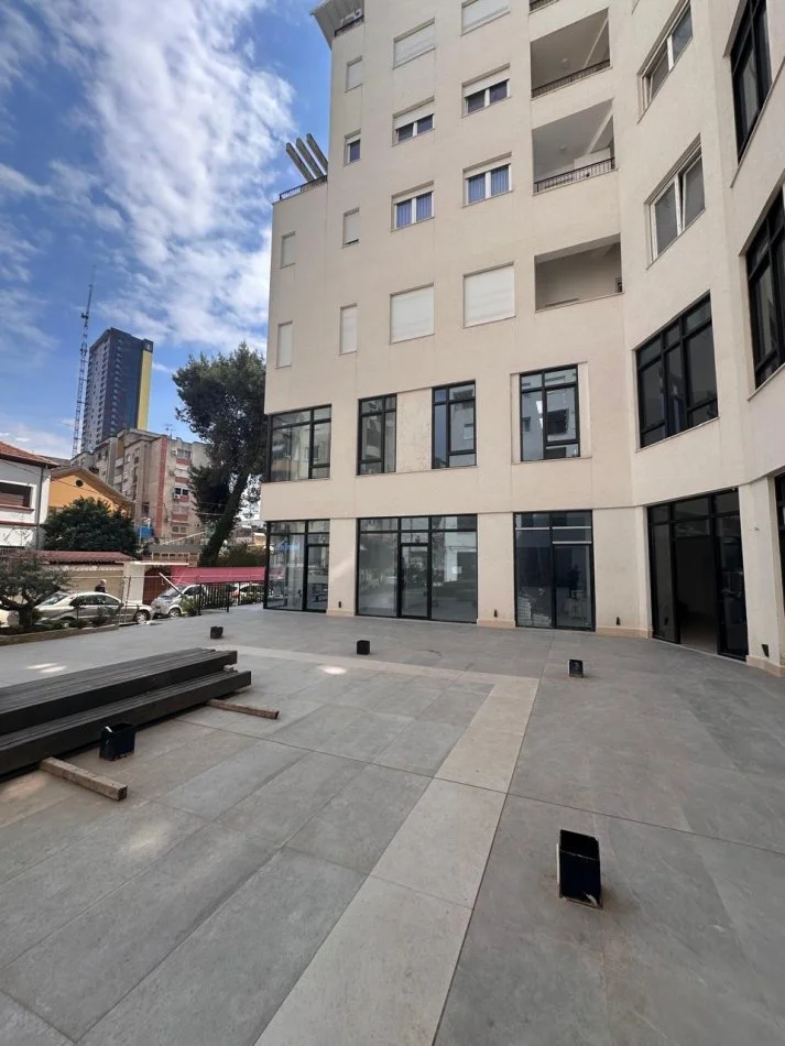 Tirane, jepet me qera dyqan Kati 0, 30 m² 650 € (Sulejman Pasha)