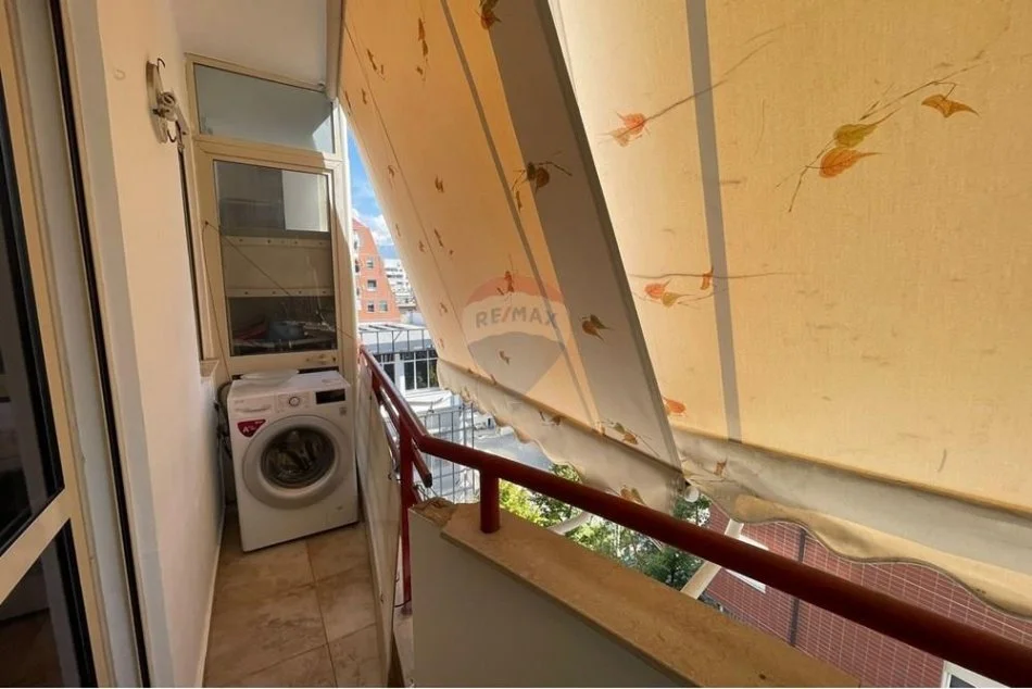 Tirane, jepet me qera apartament 2+1+Ballkon Kati 4, 92 m² 850 € (Sheshi Wilson)