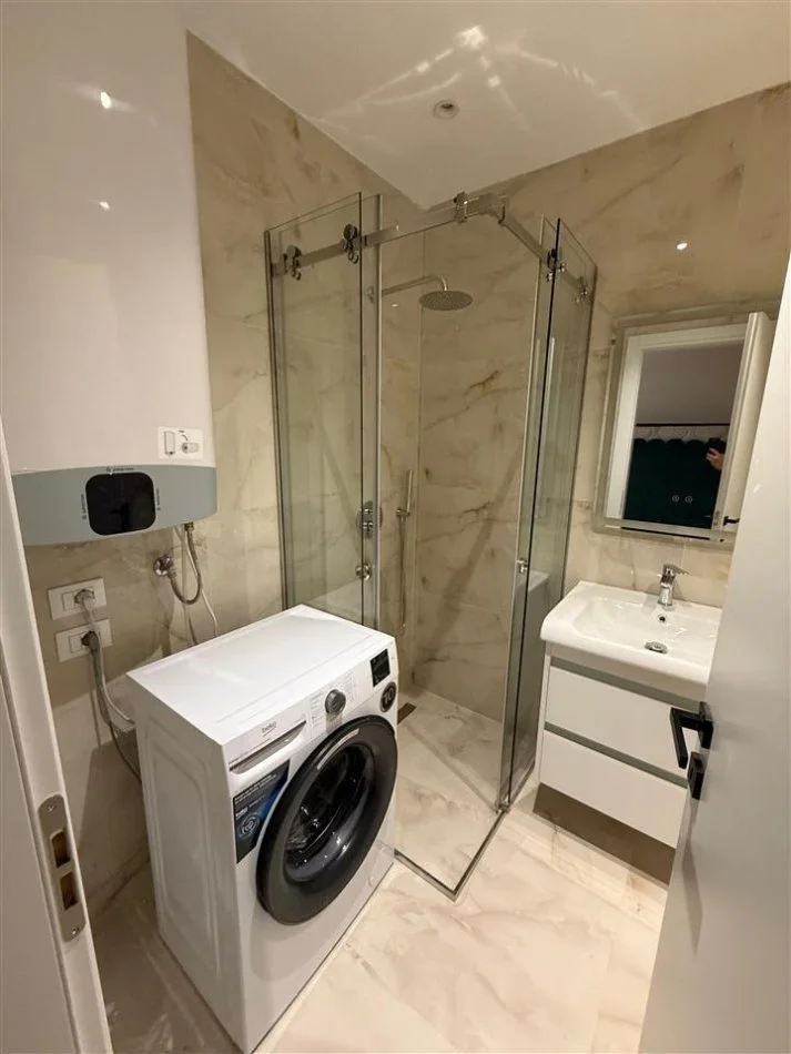 Tirane, jepet me qera apartament 2+1+Aneks+Ballkon Kati 5, 120 m² 1.250 € (PARKU OLIMPIK)