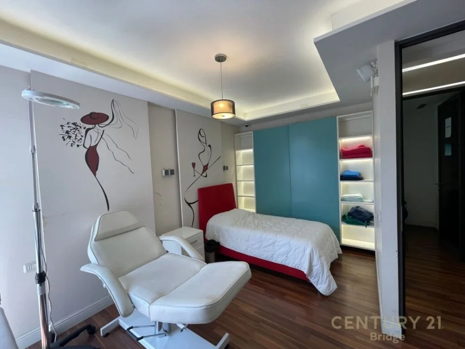 Tirane, shitet apartament 3+1 Kati 3, 152 m² 470.000 € 