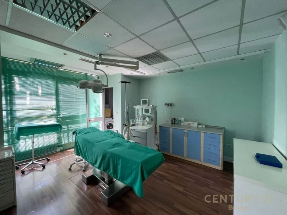 Tirane, shitet apartament 3+1 Kati 3, 152 m² 470.000 € 