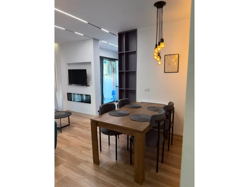 Tirane, jepet me qera apartament 2+1 Kati 4, 900 € 