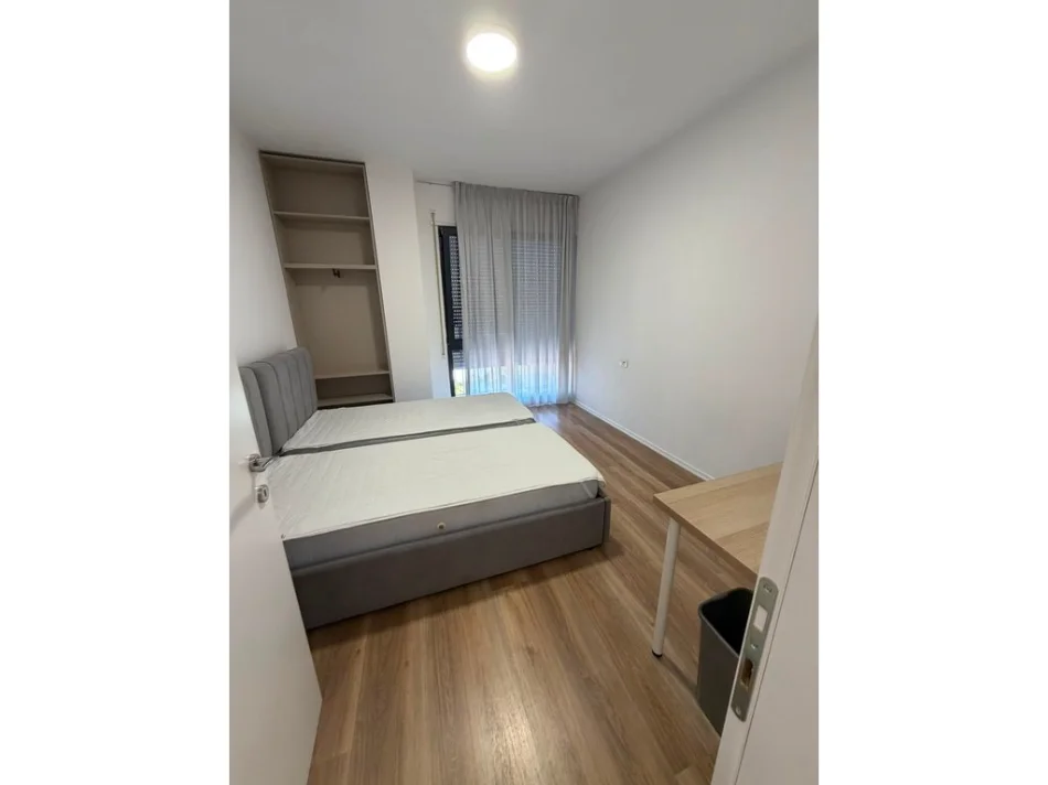 Tirane, jepet me qera apartament 2+1 Kati 4, 900 € 