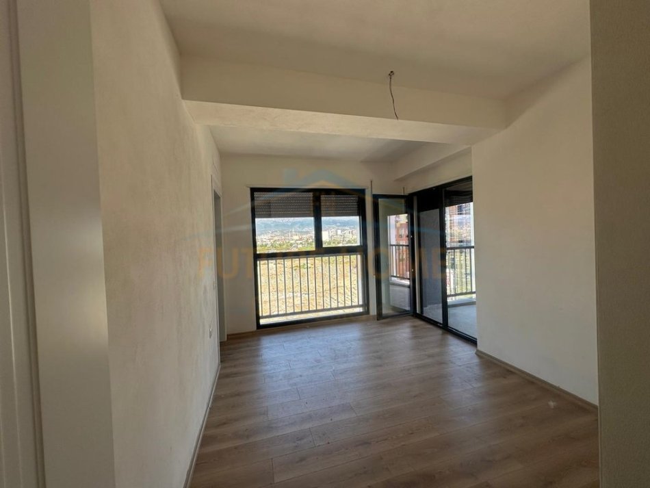 Tirane, jepet me qera apartament 2+1+Ballkon Kati 2, 113 m² 550 € (Bulevardi i Ri)