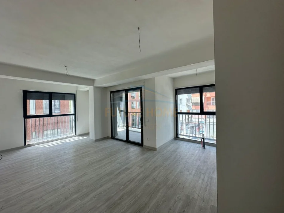 Tirane, shitet apartament 3+1+2 Kati 1, 147 m² 275.000 € (BULEVARDI I RI)