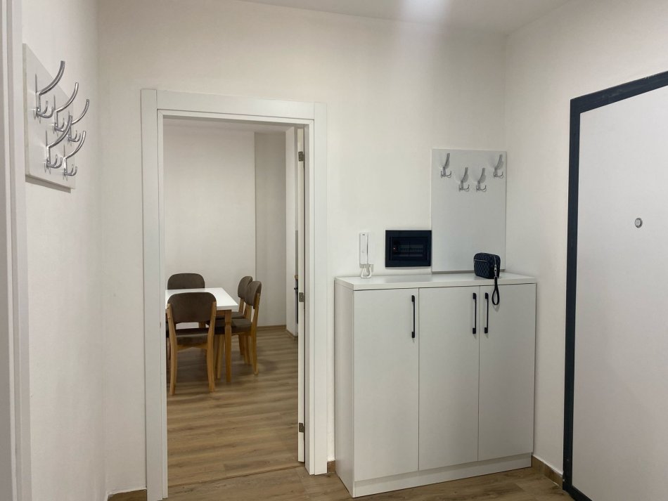 Tirane, jepet me qera apartament 2+1+Aneks+Ballkon Kati 3, 113 m² 650 € (Bulevardi i Ri)