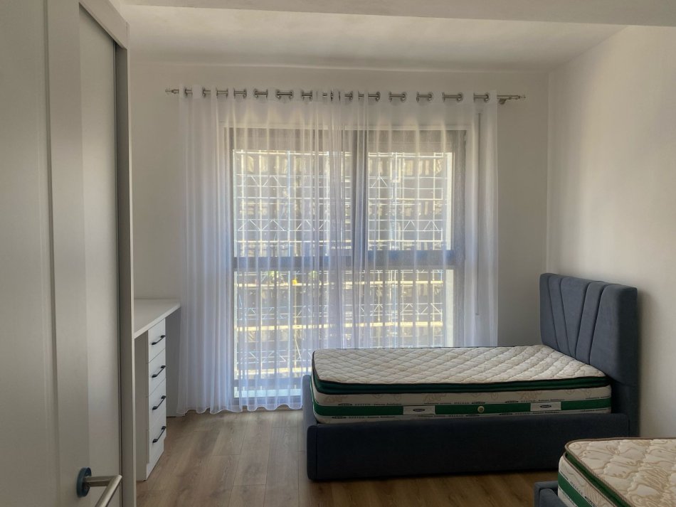Tirane, jepet me qera apartament 2+1+Aneks+Ballkon Kati 3, 113 m² 650 € (Bulevardi i Ri)
