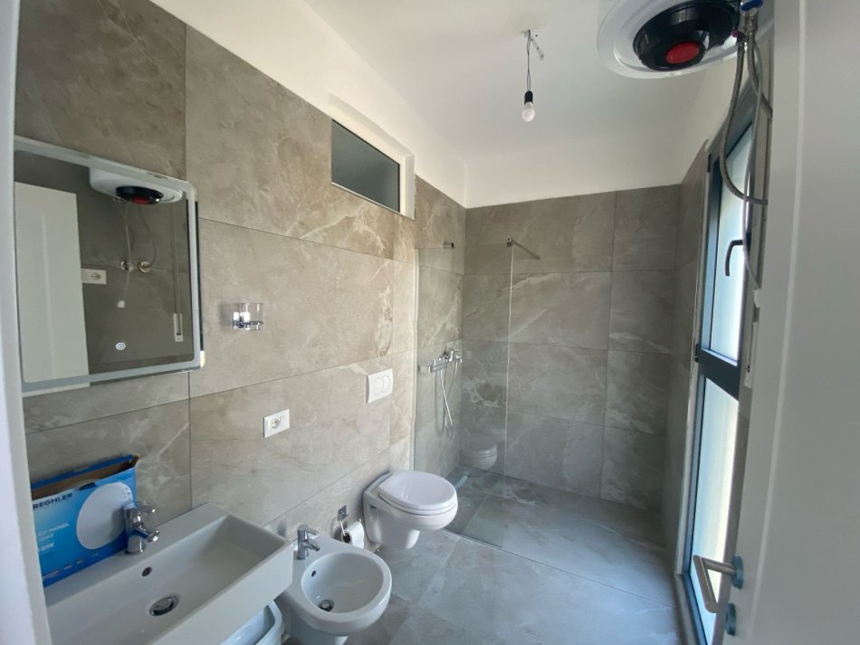 Tirane, jepet me qera apartament 2+1+Aneks+Ballkon Kati 3, 113 m² 650 € (Bulevardi i Ri)