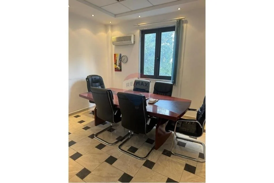 Tirane, jepet me qera , 500 € (Sheshi Skenderbej)