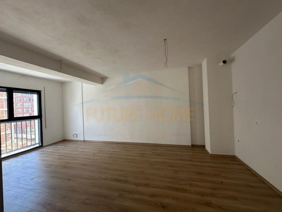 Tirane, jepet me qera apartament 2+1+Ballkon Kati 2, 113 m² 550 € (Bulevardi i Ri)