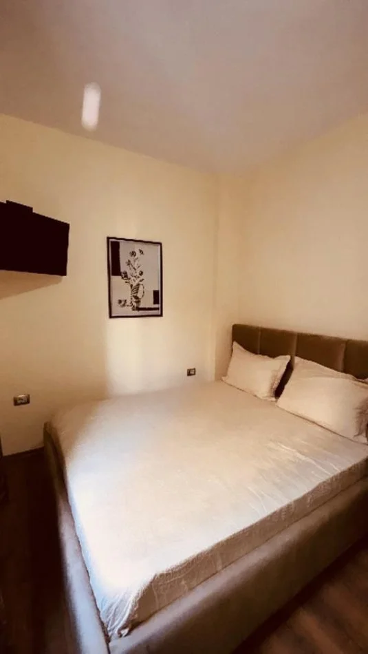 Tirane, shitet apartament 2+1 Kati 4, 