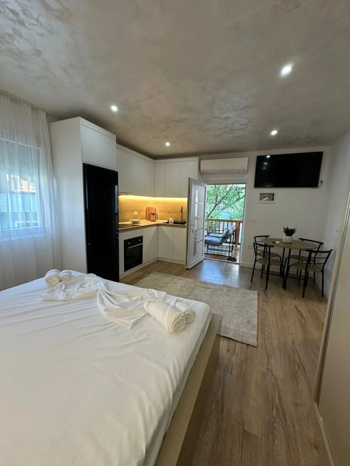 Tirane, jepet me qera apartament 1+1 Kati 2, 40 m² 400 € (Rruga Elbasanit)