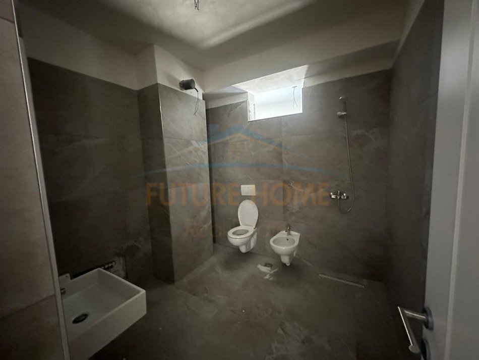 Tirane, jepet me qera apartament 2+1+Ballkon Kati 2, 113 m² 550 € (Bulevardi i Ri)