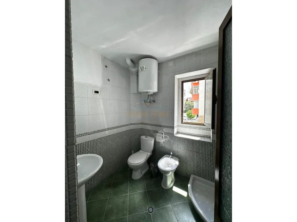 Tirane, jepet me qera apartament 1+1 Kati 3, 42 m² 450 € (RRUGA ELBASANIT , Mihal Grameno)