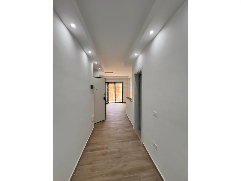 Tirane, shitet apartament 1+1 Kati 2, 71 m² 225.000 € (RRUGA E ELBASANIT)