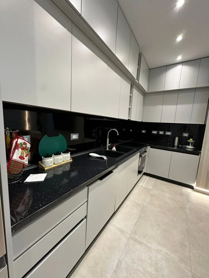 Tirane, jap me qera apartament 2+1 Kati 8, 110 m² 1.200 € (Mine Peza)