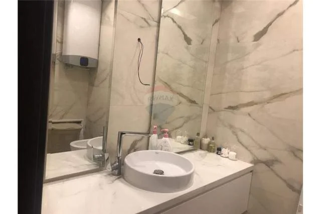 Tirane, jepet me qera apartament 3+1 123 m² 800 Euro (Eleonora)