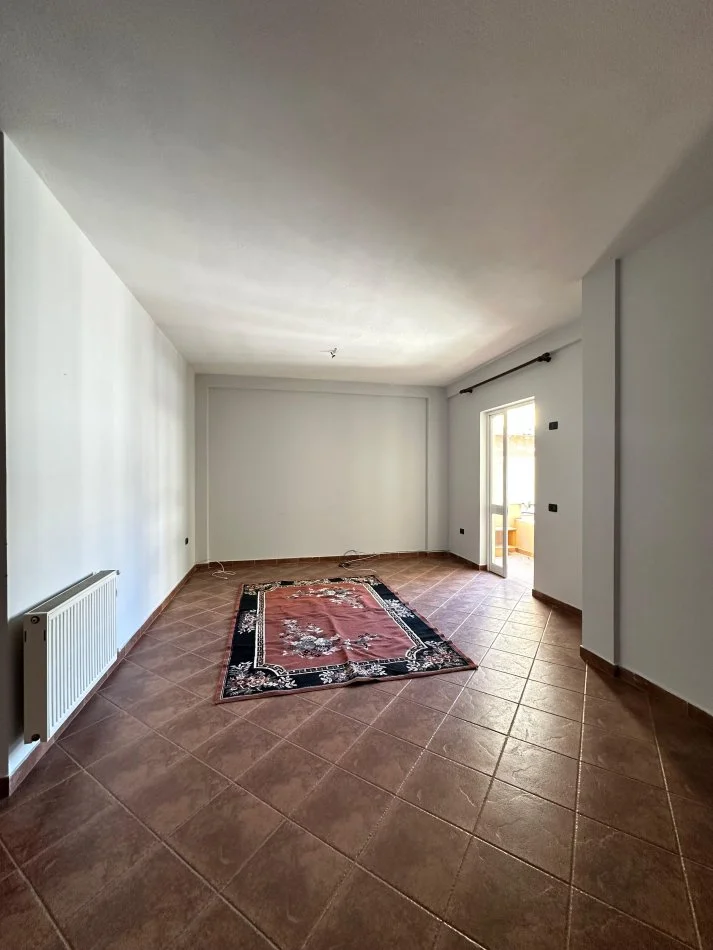 Tirane, jepet me qera apartament 2+1 Kati 3, 85 m² 450 € (Rruga Eleonora,prane Big Market)