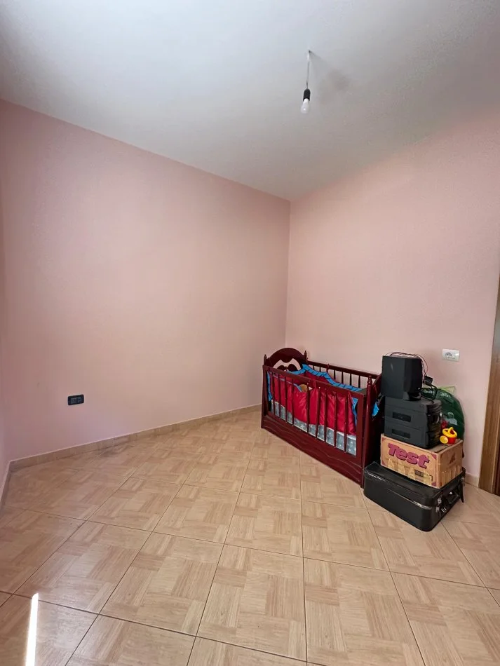 Tirane, jepet me qera apartament 2+1 Kati 3, 85 m² 450 € (Rruga Eleonora,prane Big Market)