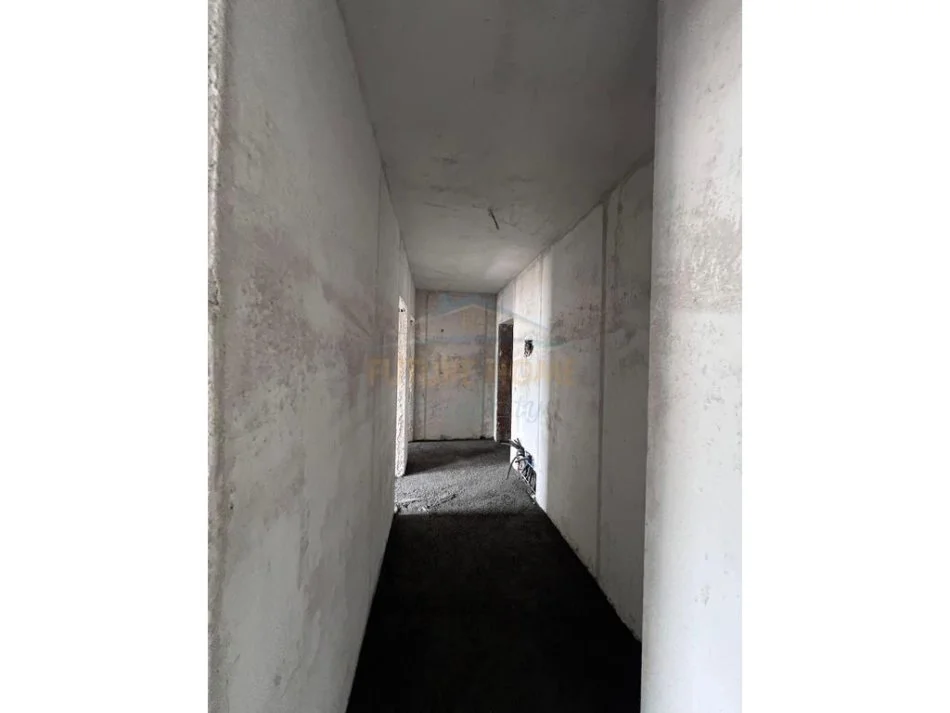 Tirane, shitet apartament 2+1+Ballkon Kati 5, 105.000 € (UNIVERS CITY)