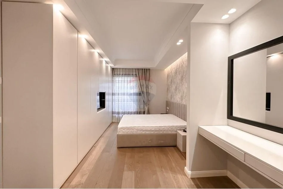 Tirane, jepet me qera apartament 2+1+Aneks+Ballkon Kati 3, 120 m² 1.400 € (Kompleksi Delijorgji)