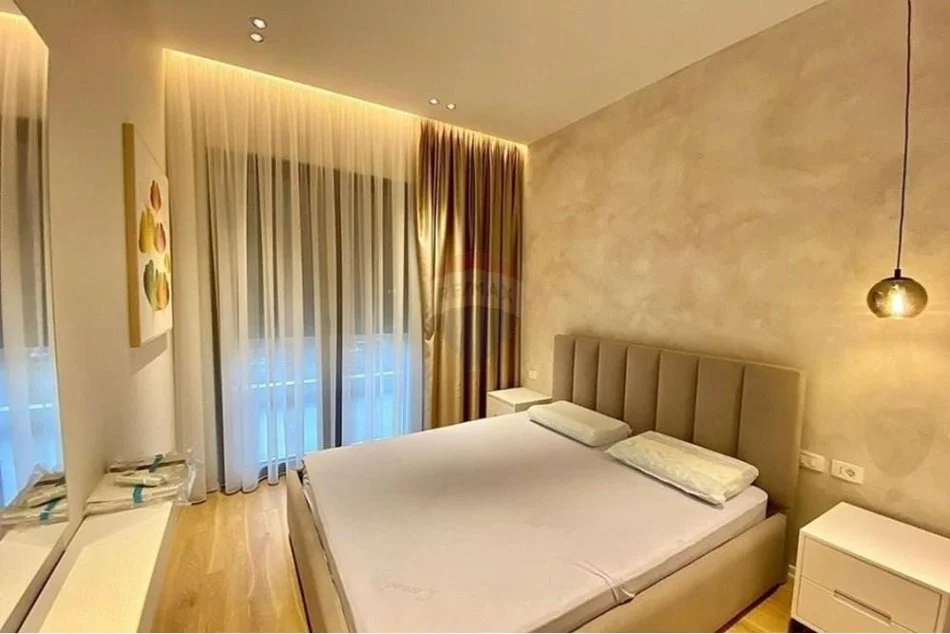 Tirane, jepet me qera apartament 1+1+Aneks+Ballkon Kati 4, 74 m² 850 € (Kompleksi Delijorgji)