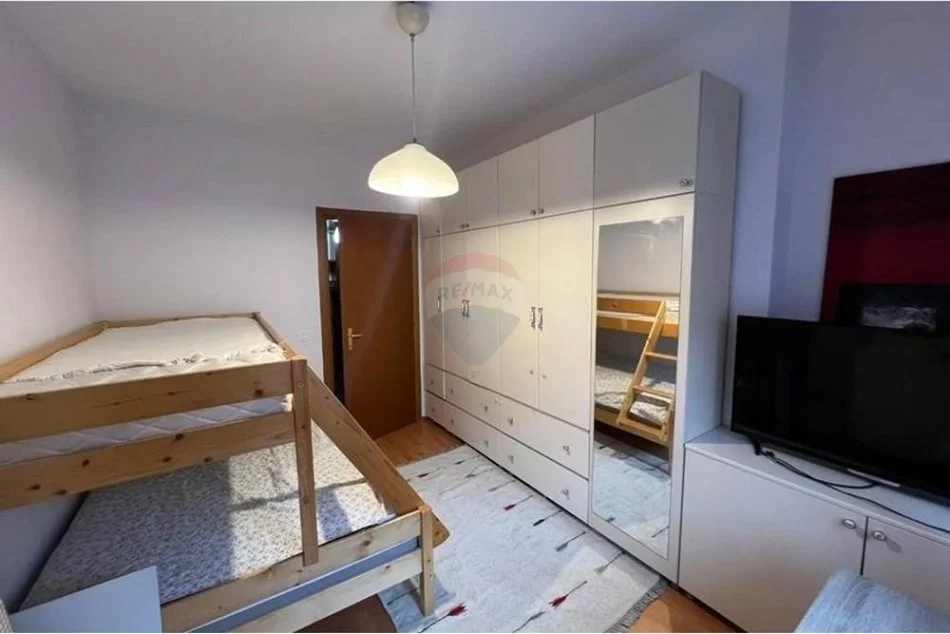 Tirane, jepet me qera apartament 2+1+Aneks+Ballkon Kati 3, 120 m² 750 € (Komuna e Parisit)