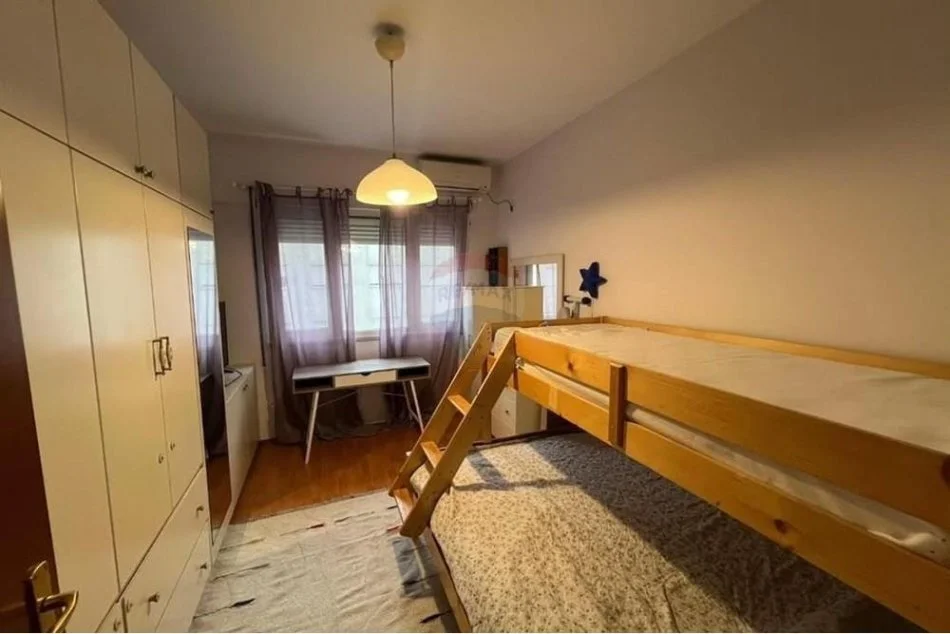 Tirane, jepet me qera apartament 2+1+Aneks+Ballkon Kati 3, 120 m² 750 € (Komuna e Parisit)