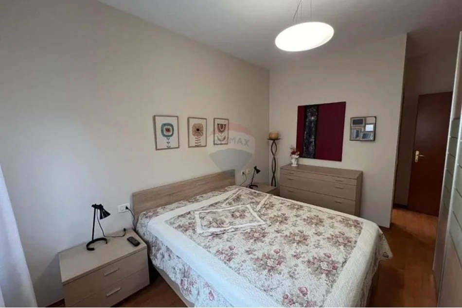 Tirane, jepet me qera apartament 2+1+Aneks+Ballkon Kati 3, 120 m² 750 € (Komuna e Parisit)