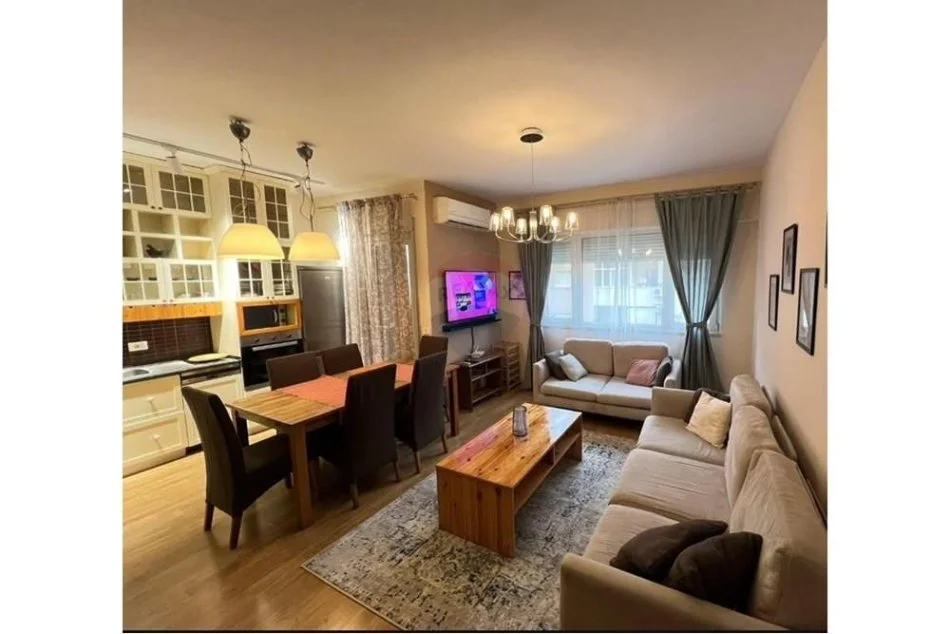 Tirane, jepet me qera apartament 2+1+Aneks+Ballkon Kati 3, 120 m² 750 € (Komuna e Parisit)