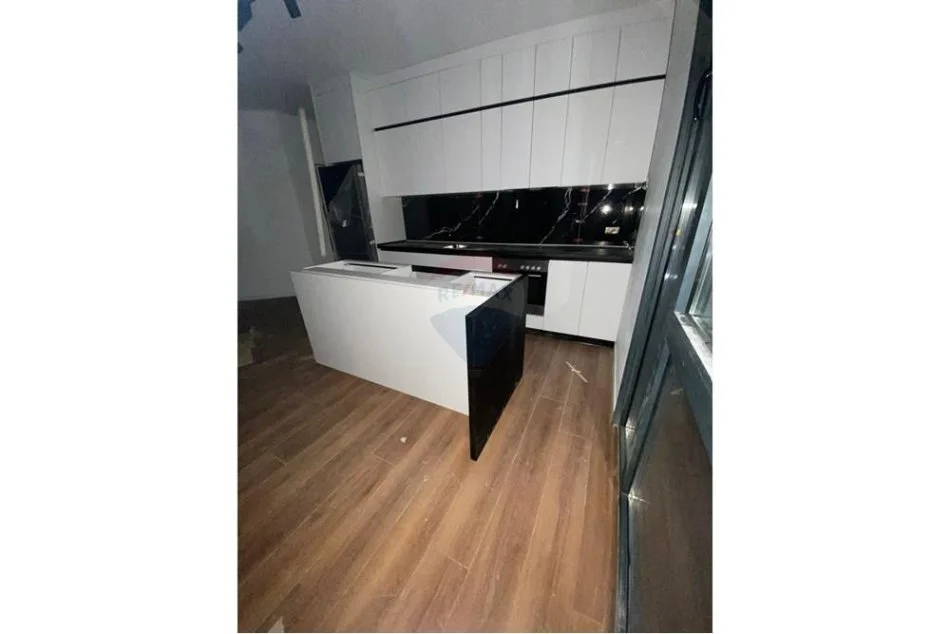 Tirane, jepet me qera apartament 2+1 Kati 4, 120 m² 1.000 € (Liqeni Thate)