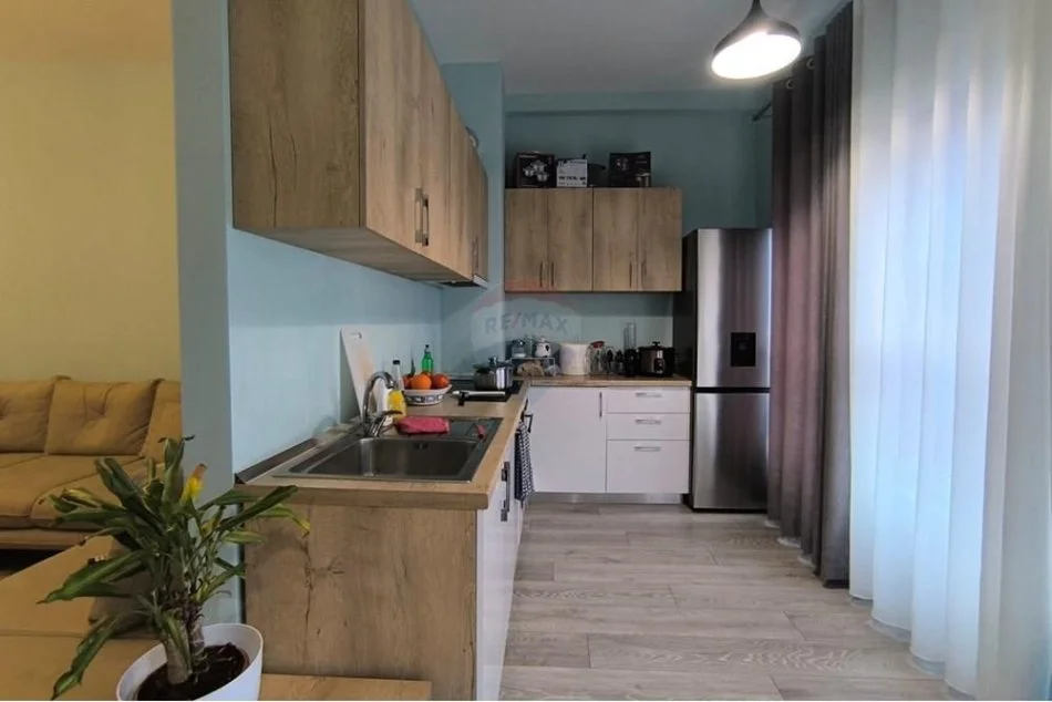 Tirane, jepet me qera apartament 2+1+Aneks+Ballkon Kati 3, 98 m² 149.500 € (Ali Demi)