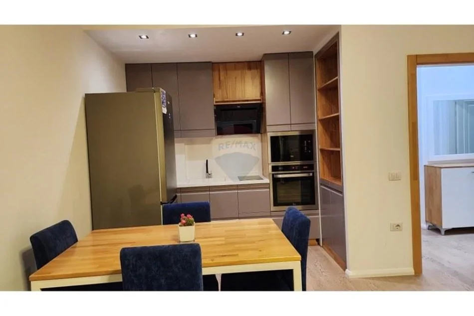 Tirane, jepet me qera apartament 1+1 Kati 3, 70 m² 550 € (Rruga Fuat Toptani)