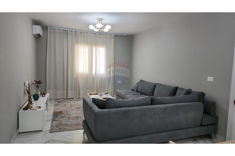 Tirane, shitet apartament 2+1+Ballkon Kati 5, 80 m² 139.000 € (Pazari Ri)