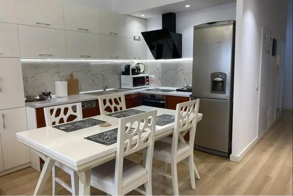 Tirane, jepet me qera apartament 1+1+Aneks+Ballkon Kati 4, 89 m² 700 € (Kopshti Zoologjik)