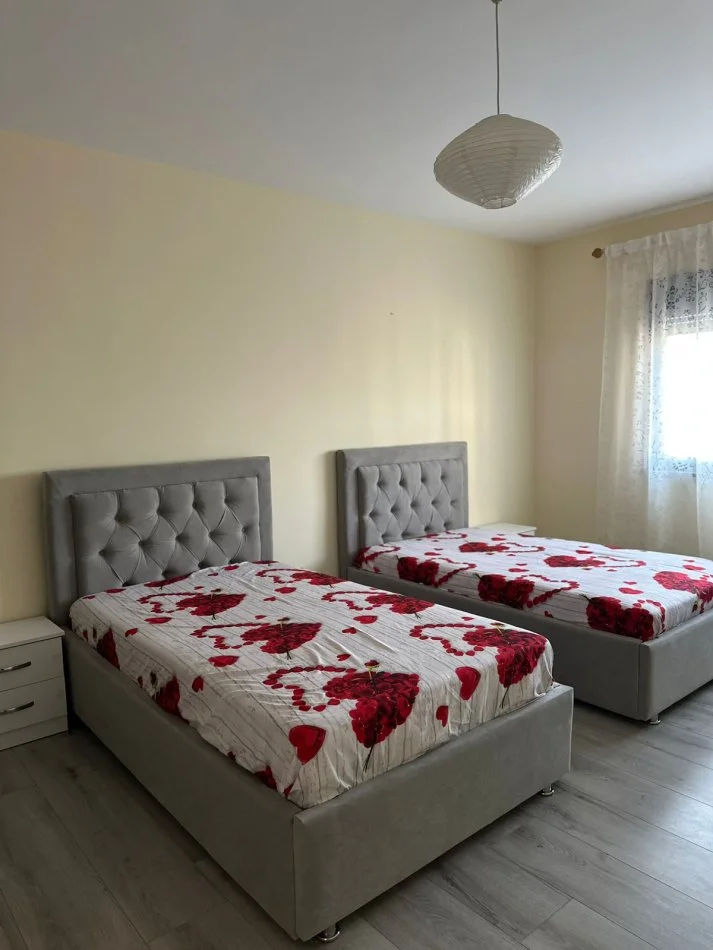 Tirane, jepet me qera apartament 2+1+Aneks+Ballkon Kati 4, 144 m² 1.500 € (Piazza Scanderbeg)