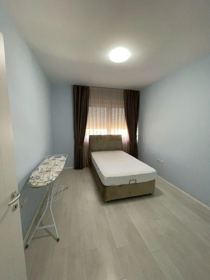 Tirane, jepet me qera apartament 3+1+Aneks+Ballkon , 190 m² 1.400 € (liqeni thate)