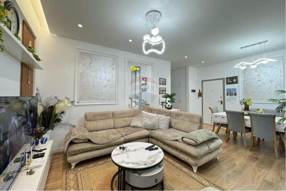 Tirane, jepet me qera apartament 1+1+Aneks+Ballkon Kati 3, 79 m² 600 € (Fusha e Aviacionit)