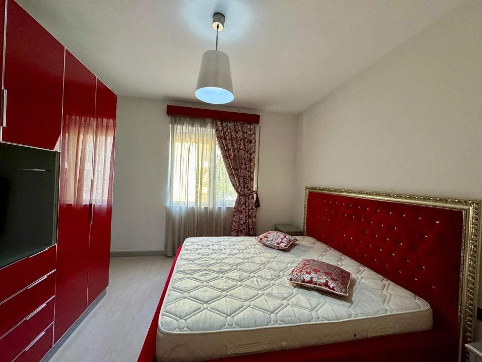 Tirane, jepet me qera apartament 2+1+Aneks+Ballkon , 92 m² 700 € (Kopshti Zoologjik)
